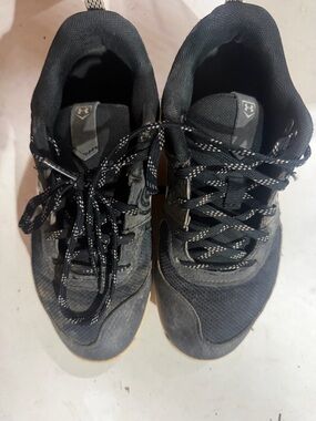 Boys under Armour baseball cleats size 2.5